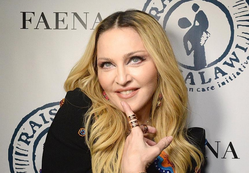 Золотые сердца: Брежнева, Хабенский, Хаматова и другие самые известные звезды-благотворители