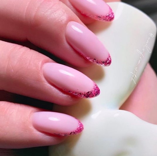 Новорічний манікюр - 2022: модні тренди та ідеї дизайну