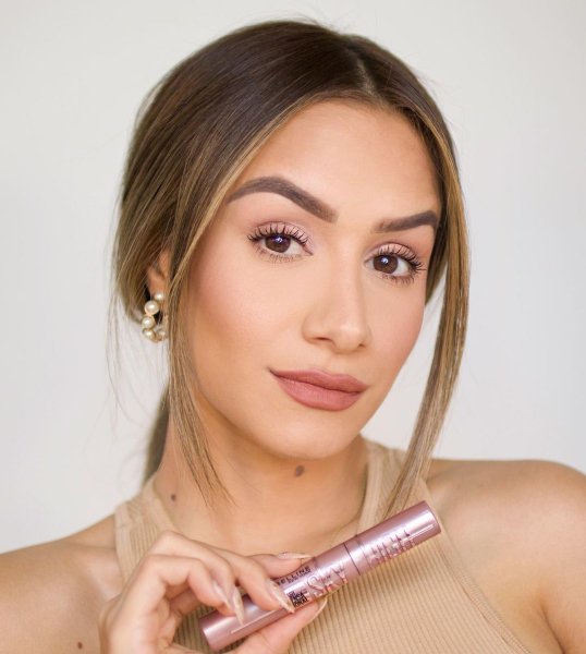 Про неї говорять усі: у чому секрет туші Sky High Maybelline?