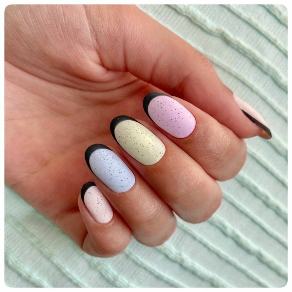 Переходимо на темний бік: серед трендів - 2021-2022 є чорний френч!