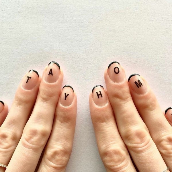 Переходимо на темний бік: серед трендів - 2021-2022 є чорний френч!