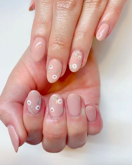 Пудровий манікюр: ідеї дизайну