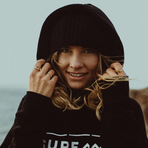 Стиль Beach girl: макіяж, манікюр, зачіски