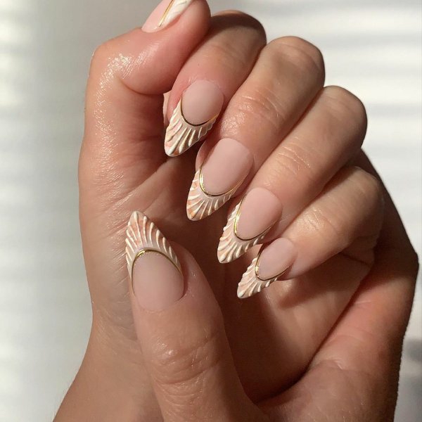 Стиль Beach girl: макіяж, манікюр, зачіски