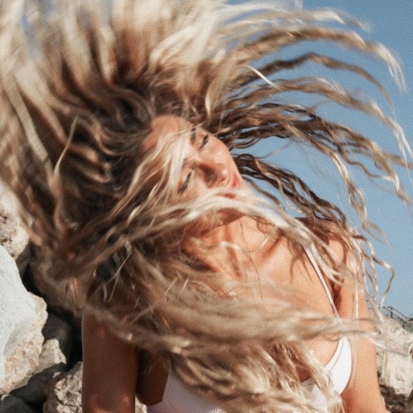 Стиль Beach girl: макіяж, манікюр, зачіски