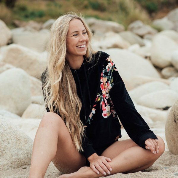 Стиль Beach girl: макіяж, манікюр, зачіски