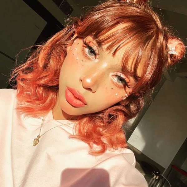 Стиль soft girl: макіяж, манікюр, зачіски
