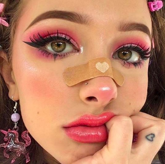 Стиль soft girl: макіяж, манікюр, зачіски