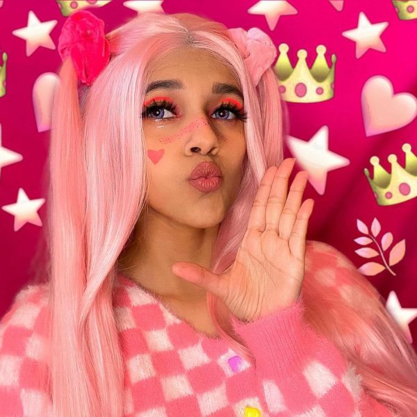 Стиль soft girl: макіяж, манікюр, зачіски