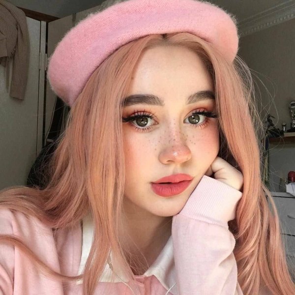 Стиль soft girl: макіяж, манікюр, зачіски