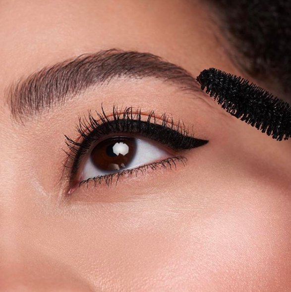 Все в захваті від тебе: огляд найкращих туш для вій Maybelline