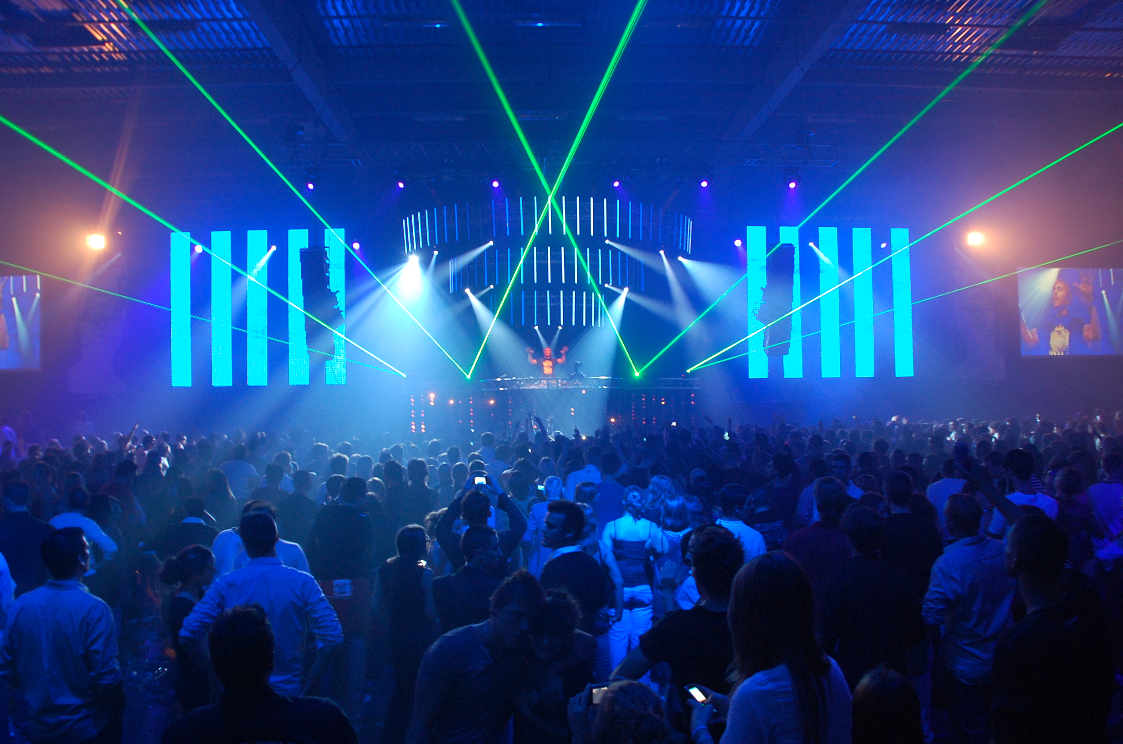 Installation écrans LED – Concert de David Guetta - Ultra vision led ...